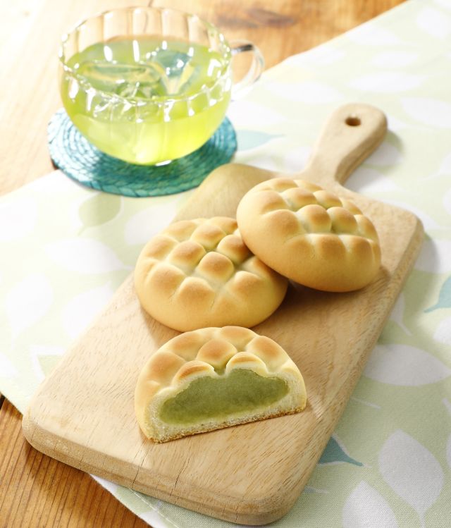 毎月6日は「メロンの日」。

今日のおやつに「メロンまんじゅう」はいかがですか。

貴味メロンピューレを使用したメロン風味の餡を生地で包み、メロンの形に焼き上げました。

風味豊かなかわいらしい「メロンまんじゅう」をぜひご利用ください。

メロンまんじゅう
https://www.eshop-yoneya.com/item-detail/1800954

#メロンの日 #メロンまんじゅう #貴味メロンピューレ #貴味メロン #メロン #まんじゅう #饅頭 #餡 #なごみの米屋