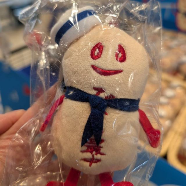 5月8日　新発売！！

【海ほたるPA　ウミナカプラザ限定　ぴーちゃん】

なごみの米屋の人気キャラクター・ぴーちゃんが、マリンブルーのスカーフとセーラー帽を身につけたファッションのぬいぐるみになりました。

海ほたるPA 4階「ウミナカプラザ」にて、販売中です！！

「海ほたるPA　ウミナカプラザ限定　ぴーちゃん」のご案内
https://nagomi-yoneya.co.jp/item-event/umihotaru_piichan/

#なごみの米屋 #米屋のぴーちゃん #ぴーちゃん #ぴーなっつ最中 #マリンブルー #スカーフ #セーラー帽 #ぬいぐるみ #海ほたる #海ほたるPA #PA #ウミナカプラザ